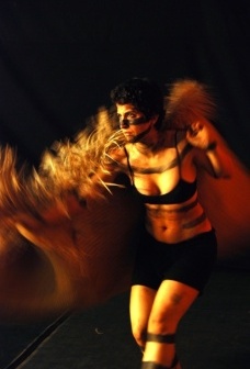 "Nascedouro", 
solo Elisa Costa, Graziela Rodrigues<br />Foto helder Ribeiro 