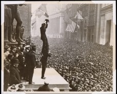 Charlie Chaplin and Douglas Fairbanks Selling Liberty Loans During the Third Loan Campaign at the Sub-Treasury Building on Wall Street, New York City, Unknown artist, 1918