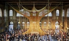 Ernesto Neto, Gaia Mother Tree, 2017/2018. Vista da instalação em Zurich HB, Suiça<br />Foto Mark Niedermann 