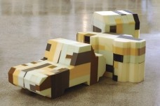 Marcos Gorgatti, Car crash, 2011 (protótipo), espuma, 600 x 250 x 180 cm<br />Foto divulgação 