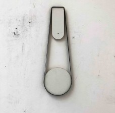 Alexandre Canonico, Untitled, 2019. Mdf com revestimento melamínico, fita cinta de nylon e parafuso, 83 x 30,5 cm<br />Imagem divulgação 
