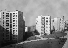 Jacques Bourgeois, Joseph Bukiet, Jean-Baptiste Hourlier, Gilbert Lesou, Alfred Picard et Georges Tourry, ensemble HLM dit square Georges-Contenot, 75, rue Claude-Decaen, 7, rue de Gravelle et 30-46, rue de la Brèche-aux-Loups, 12e, 1952-1957