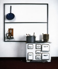 Cucina o La questione tedesca, 1990
Ferro, legno, vetro, carta, oggetti vari<br />Giuseppe Schiavinotto 