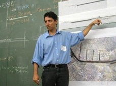 Fernando de Mello Franco durante o Workshop Rios Urbanos, 2003<br />Foto divulgação  [Portal Vitruvius]