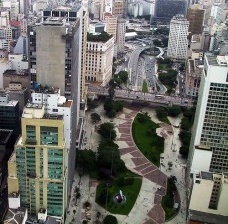 Vale do Anhangabaú, projeto de renovação urbana de Jorge Wilheim e Rosa Kliass<br />Foto Nelson Kon 