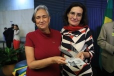 Nadia Somekh e Catherine Otondo durante cerimônia de entrega do prêmio Lucio Costa na Câmara dos Deputados<br />Foto divulgação  [CAU SP]