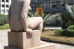 Fig. 15. Edifício do MES, terraço com a escultura de Adriana Janacópulus sobre os jardins de Burle Marx<br />Foto do autor 