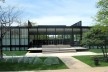 Figura 2 – Mies van der Rohe, Crown Hall, Illinois Institute of Technology, Chicago, 1950-56<br />Foto Jeremy Atherton  [Wikimedia Commons]