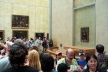 Público diante da Gioconda, quadro de Leonardo da Vinci<br />Foto Abilio Guerra 