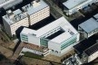 Escola de Administração, vista aérea do edifício recém-inaugurado, Josai International University,  Saitama-ken, Japão, 2003-2006, Studio Sumo<br />Foto Kudoh Ltd.  [Studio Sumo]