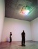 Escrita, Ricardo Carioba instalação com luzes e filtros 500 x 700 x 700 cm (cubo da galeria) [Galeria Vermelho]