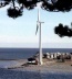 Turbina de vento em Hull, Massachusetts fornece energia para iluminação noturna das ruas da cidade [www.nrel.gov]