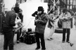 Xoro Roxo no Beaubourg em Paris, 1980: Escova, Adriano, Job, Alberto, Joel, Swami e Zé Fernando<br />Foto divulgação 