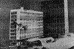 Foto da maquete do projeto, apresentada na seção de arquitetura do 1o. Salão Paulista de Arte Moderna [jornal "A Tribuna", de Santos, de 20/01/1952]