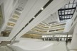 Library and Learning Centre, University of Economics & Business Vienna, main atrium. Zaha Hadid Architects<br />Foto Roland Halbe  [Foto divulgação]