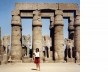 Alexandrina Mori no Templo de Amon, Luxor, Egito, 1990<br />Foto Victor Hugo Mori 