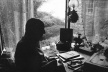 Neruda en su escritorio de Isla Negra<br />Foto Luis Poirot 