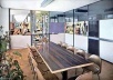 Salão para reuniões dos escritórios Olivetti no Edifício Conde de Prates com mesa em ferro e jacarandá da Bahia. Painéis de Bramante Buffoni, 1957 [Habitat n. 49, 1958]
