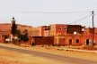 Pequena vila marroquina ao longo da rodovia N9. O minarete como elemento vertical de destaque na paisagem<br />Foto Kauê Felipe Paiva 