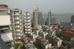 Edifício vertical de apartamentos, Hangzhou, China, 2002-2007. Arquiteto Wang Shu<br />Foto Lu Wenyu  [Pritzker Prize]