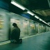 Jogo Subterrâneo. Ator Felipe Camargo em estação de metrô<br />Foto Matthieu Rougé 