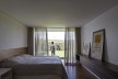 Casa Torreão, vista interna do quarto, Brasília DF, arquitetos Daniel Mangabeira, Henrique Coutinho e Matheus Seco<br />Foto Haruo Mikami 
