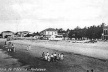  Postal da Loja Crysanthemo, datado de 1930, mostrando o novo hábito dos passeios à beira-mar na Praia de Iracema, que, até 1925, fora conhecida como Praia do Peixe  [Arquivo Nirez]
