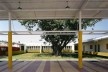 Fábrica de Sal – Centro Educacional de Ribeirão Pires, áreas externas, 2001-2003. Arquitetos Rafael Perrone e Márcio do Amaral<br />Foto Andres Otero 
