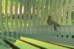 Projeto de quiosque para parques públicos de São Paulo, vista interna: demonstração de uso do banco/rampa, Angela Ishibashi e Rafael Derderian. 2º. prêmio categoria estudantes, 2009.