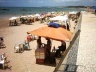Tendas de ambulanes na praia de Itapuã<br />Foto do autor 