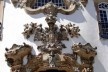 Brasão da Igreja N. S. do Carmo em Ouro Preto, destaca-se o ornamento com girassóis em estilo rococó<br />Foto divulgação 