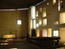 Nave ‘interior’ da capela, com destaque à mesa eucarística, em concreto, e o nicho da Santa, em perfuração da parede leste [foto gentilmente cedida ao autor]