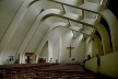Santa Maria Assunta, Riola, Bolonha, Itália, 1966/80. Interior, vista em direção ao altar [www.lexised.com/architecture/aalto/media/wks/riola/in1.jpg]