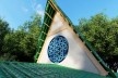 Tiny Eco House, maquete eletrônica, óculo da face Leste do chalé em formato geométrico<br />Elaboração dos autores 