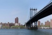 Ponte em Nova York, com conjunto habitacional de J. Ll. Sert ao fundo
