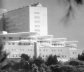 Vista, Unidade Mães-Filhos e Urgência Geral, Hospital Norte, Marseille (por Groupe 6, 1991-1996) [FERMAND, C.. Les hôpitaux et les cliniques : architectures de la santé, Paris, Le Moniteur]