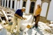 Mestre Juca trabalhando na restauração do Museu do Oratório, originalmente Sobrado do Antigo Noviciado do Carmo, Ouro Preto<br />Foto Oficina de Cantaria de Ouro Preto 