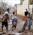 “Estrutural, uma favela próxima da capital, Brasília, abriga 20.000 pessoas. Um estudo da ONU mostra que as ocupações irregulares de solo urbano, no mundo inteiro, tornaram-se um negócio, freqüentemente levado a cabo com a participação ativa, eventualment<br />Foto e texto New York Times 18/01/2004 