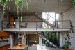 Casa Maracanã, São Paulo, double ceiling height. Terra e Tuma arquitetos associados.<br />Foto Pedro Kok 