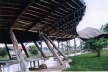 Circulação coberta, ponto de encontro e convívio comunitário da Aldeia SOS do Amazonas, Manaus, 1994, Arquiteto Severiano Porto.<br />Foto Mirian Keiko Ito Rovo 
