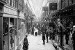 Passagem Choiseul em Paris, c.1900<br />Foto Roger-Viollet 