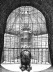 Detento dentro da cela diante da torre de vigilância do Panóptico; N. Harou-Romain, Projeto de Penitenciária de 1840 [FOUCAULT, M. Vigiar e punir. Petrópolis: Editora Vozes, 2005]