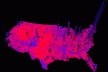 Maiores densidades urbanas estão diretamente ligadas a maior diversidade cultural e liberalismo ideológico: em azul, metrópoles que votaram nos democratas; em vermelho, cidades republicanas [Princeton University]