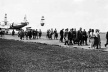 Os Congressistas estão chegando... Brasília. 17/09/1959<br />Foto Mario Fontenelli 