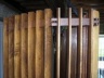 Detalhe do biombo de madeira diante dos sanitários<br />Foto do autor 