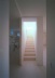 A escada reúne os diferentes qualidades de luz dos diversos ambientes