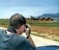 Nelson Kon fotografando bodega Ysios, arquiteto Santiago Calatrava<br />Foto Cynthia Garcia 
