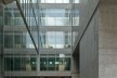 A nova Bocconi, Milão, Grafton Architects, projeto de 1999-2000, inauguração em 2008. O pátio de acesso pela via Roetgen<br />Foto Lucas Corato 