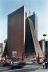 Torre e térreo: “landmark” e “container” urbano<br />Foto Nelson Kon 