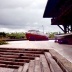 Margem do parque Mangal das Garças e varanda do restaurante; aningal e embarcações, típicas da região, como parte do paisagismo do espaço. <br />Foto do autor, jan. 2007 